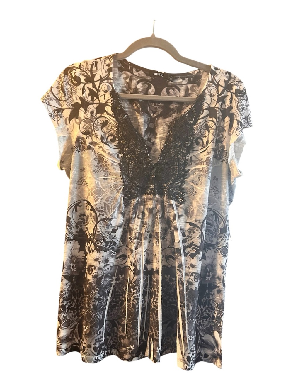 Apt. 9 Black & White Lace-Trim V-Neck Tunic Top
